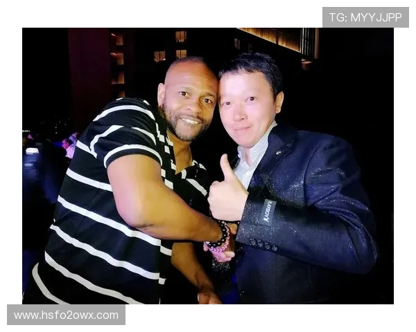 罗伊琼斯与凯利的拳坛对决揭示了传奇与新星的碰撞与传承 罗伊琼斯与凯利的拳坛对决揭示了传奇与新星的碰撞与传承