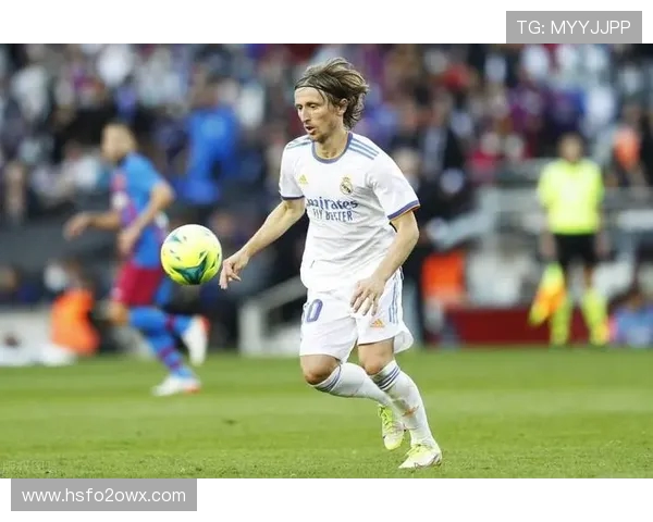 莫德里奇：足球场上的艺术家与战士，如何在岁月中绽放光芒