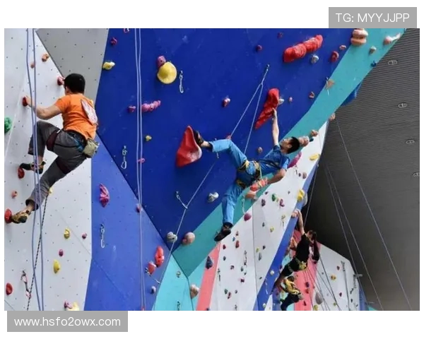 成都攀岩队的包夹战术解析与攀岩热点现状探讨